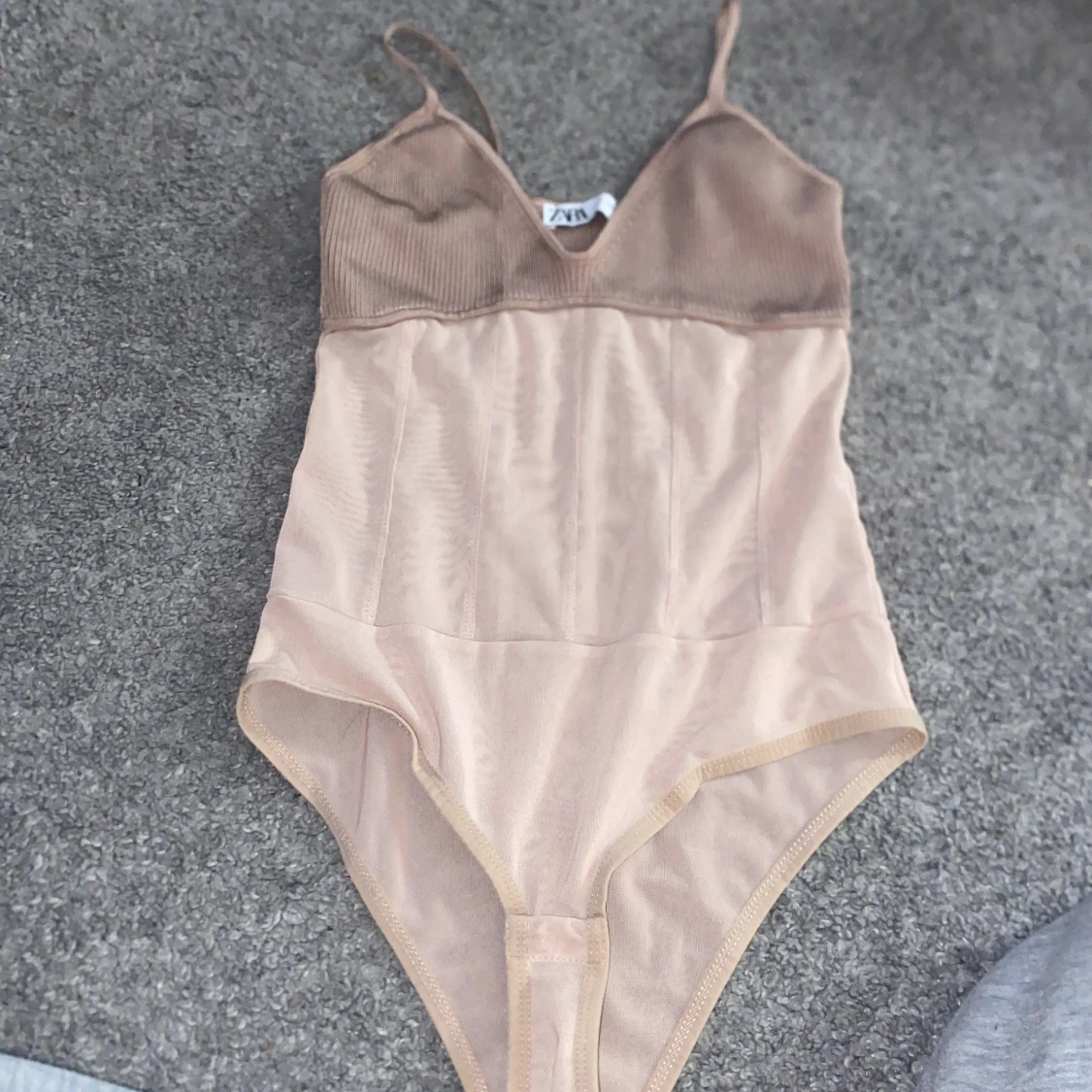 Beige bodysuit från Zara