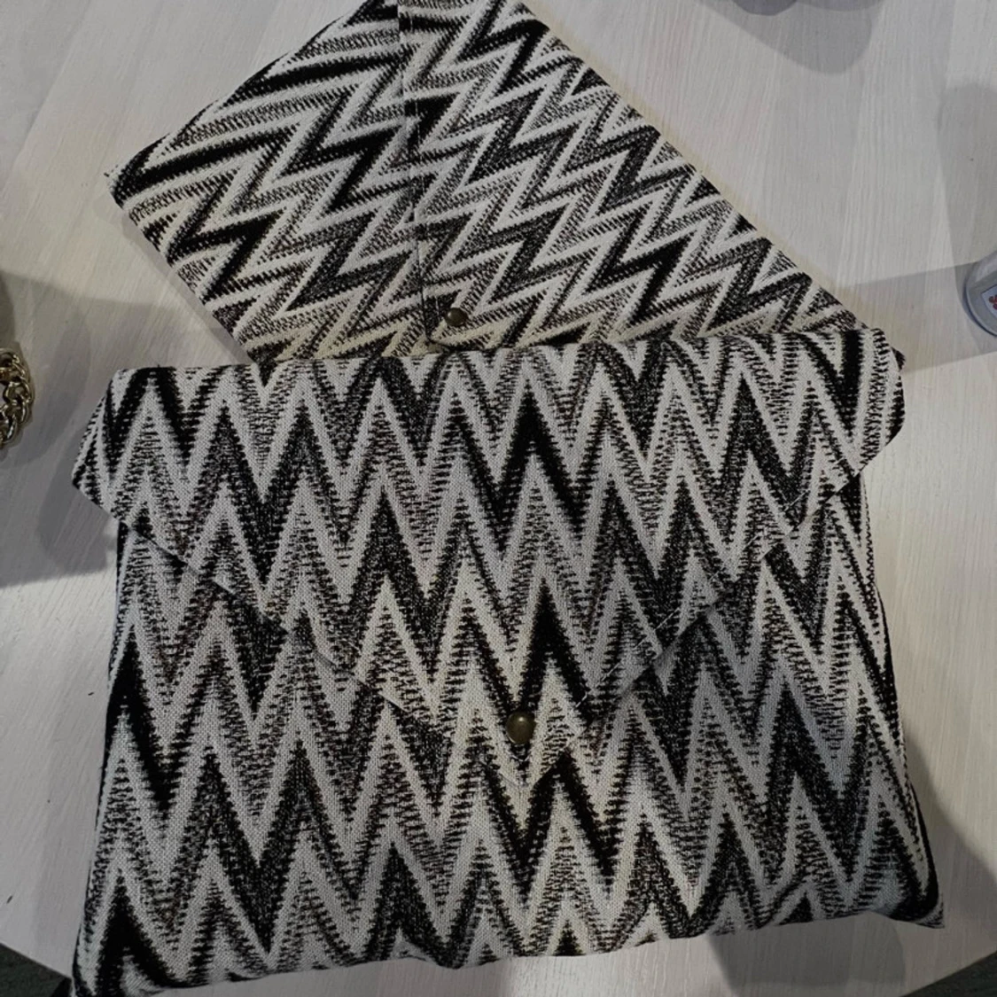 Zickzack-mönstrad datorfodral