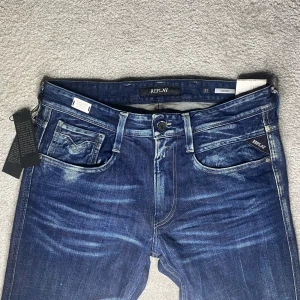 Replay Jeans - Ett par sjukt feta replay jeans med en skön tvätt 👖 | Skick: 10/10, Nya✅| Modell: Slim- Anbass | Nypris: 1400 | Hör av er vid fler frågor ☃️
