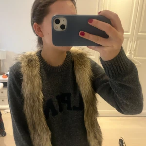 Beige pälsväst - Använd fåtal gånger. 