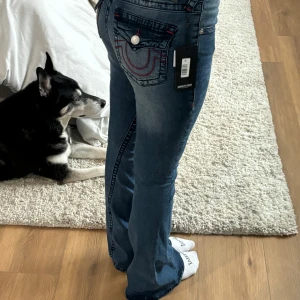 true religion jeans 🖤 - skitsnygga bootcut jeans i modellen joey. jag är 176 för referens. ok att köpa direkt 🖤