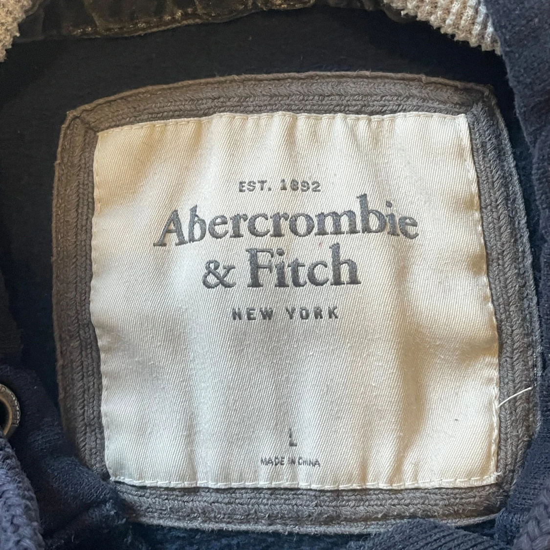 Mörkblå hoodie från Abercrombie & Fitch - 91
