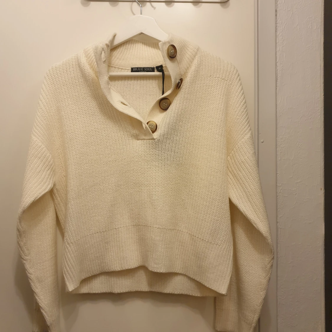 Vit stickad tröja från Brave Soul