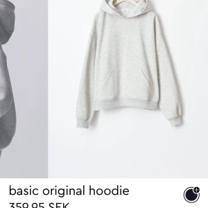 Grå basic hoodie - Säljer den populära Gina hoodien. Den är stilren och bekväm grå hoodie med känguruficka framtill. Storlek xs. Endast testad men lappen är borttagen