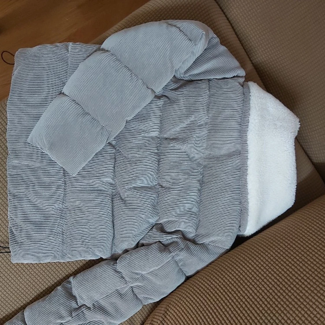 Grå pufferjacka med teddyfoder - 90