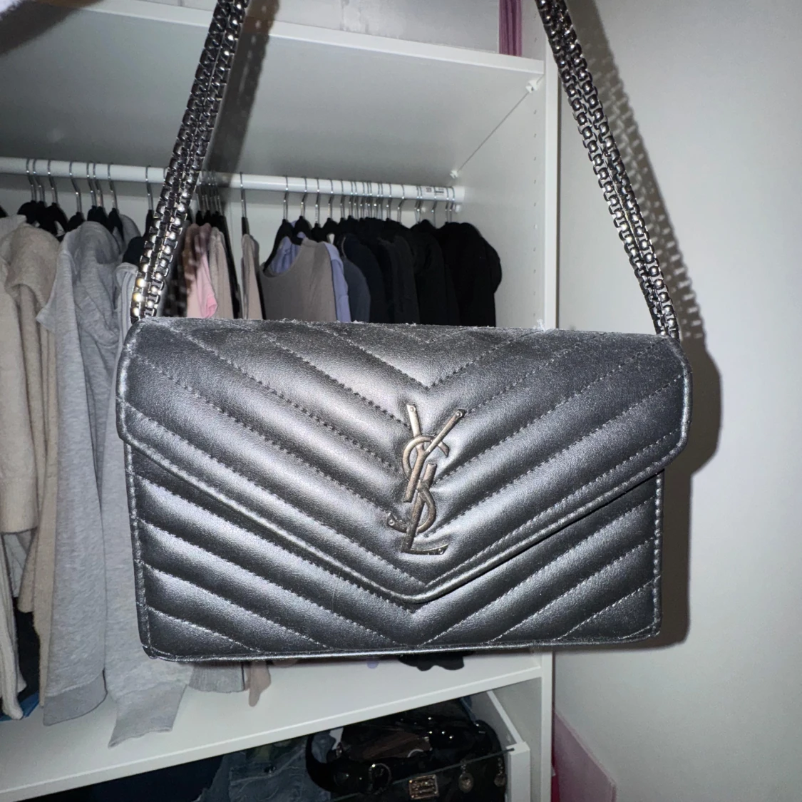 Silver axelväska från YSL