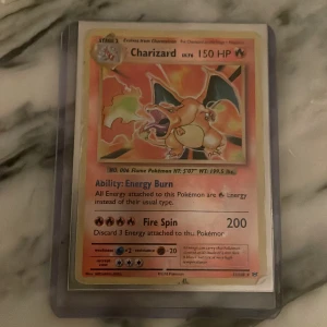 Säljer ett charizard LV.76  - Säljer ett Charizard kort i bra skick. Ingen anning vad den är värd, så lägg bud. 