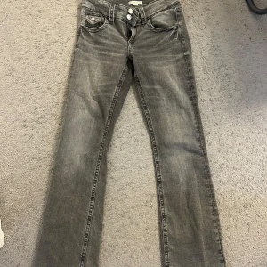 Lowwaist bootcut jeans  - Fina jeans, knappt använda, passar bra på mig som vanligtvis har storlek S