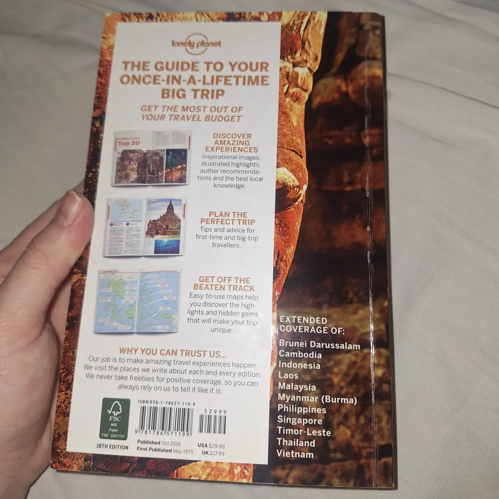 Reseguide från Lonely Planet för Sydostasien, perfekt för budgetresenärer. Boken täcker länder som Brunei, Kambodja, Indonesien, Laos, Malaysia, Myanmar, Filippinerna, Singapore, Thailand och Vietnam. Innehåller tips för att upptäcka dolda pärlor och planera den perfekta resan.. Böcker.