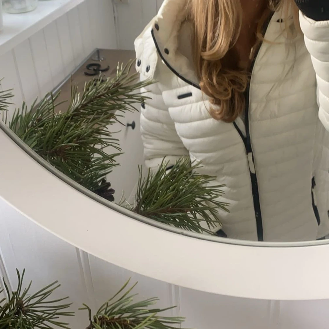 Offwhite pufferjacka från Marikoo