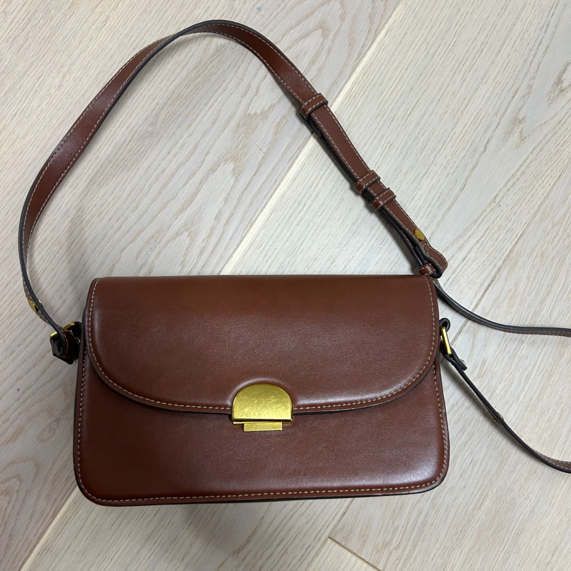 Brun axelväska 