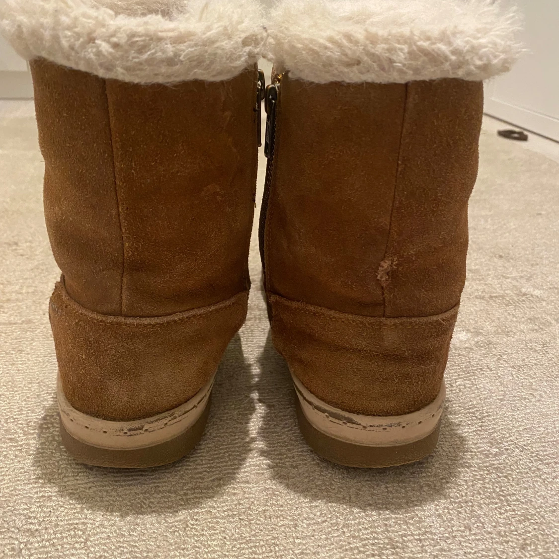 Bruna mockaboots liknande UGGS med fluff i!  - 3