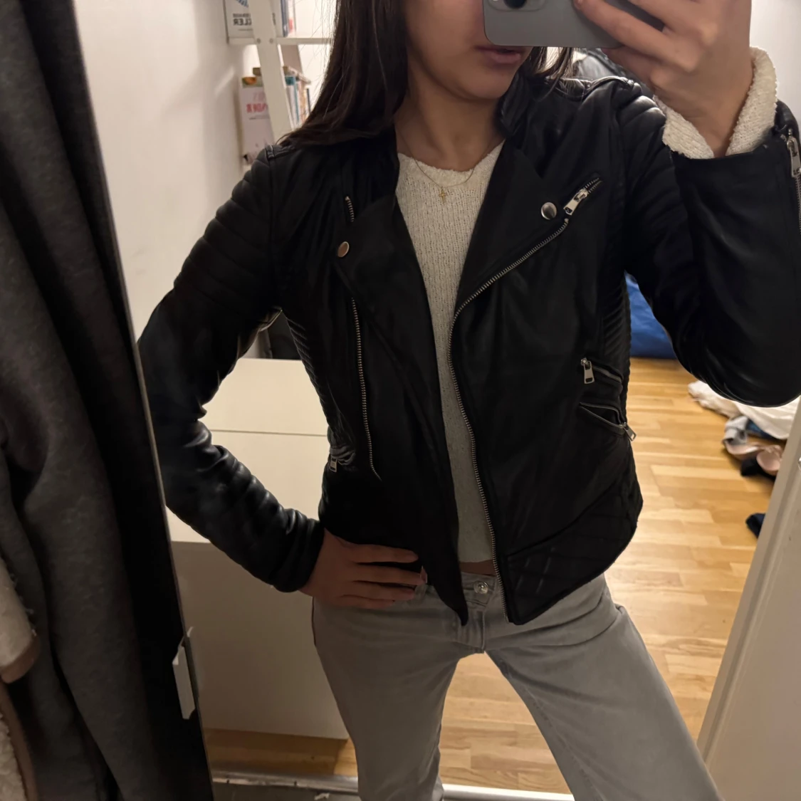 Svart skinnjacka med dragkedjor - 3