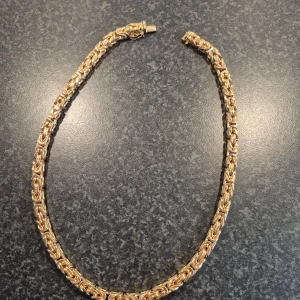 Kejsarlänk 18k - Kejsarlänk 8mm 60cm. Inga defekter förutom att färgen lossnat lite (syns inte när man har på sig kedjan). 