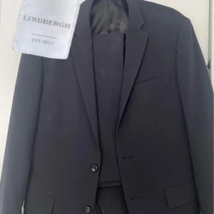 Kostymsett Lindbergh marinblå - Kostymsett, fint skick 