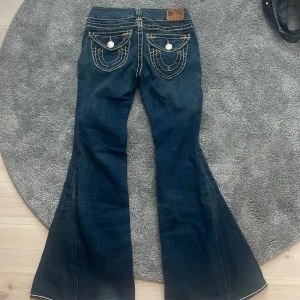 true religion ultra bootcut  - köp mina nya trueys, dom e tvär feta men lite förstora för mig. köpta secondhand men dom är som nya. 