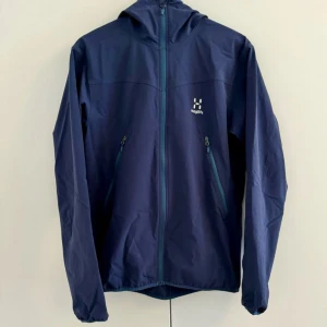 Haglöfs jacka  - Haglöfs regnjacka, nyskick mycket fin för hösten, våren 