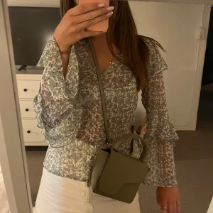 Blus  - Blus från hm bra skick 