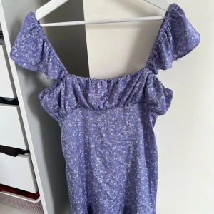 Klänning Zara - Storlek M, passar S också!  Prislapp borttagen men aldrig använd.