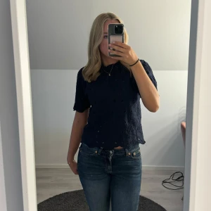 Lindex blus - En blus ifrån Lindex, storlek xs. Säljer då den inte används längre!!