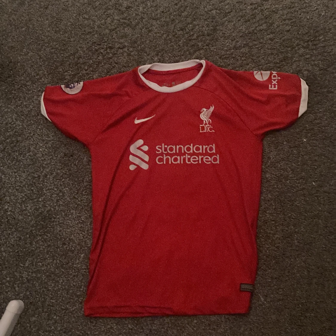 Helt ny tröja använt endas en gång går att sänka pris bra kvalite och hundra procent äkta - 90