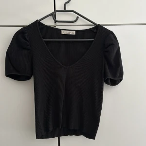 Ribbad topp - Från stradivarius, bra skick!