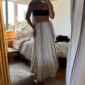 Kjol - Långkjol från zara💕  Resor i midjan