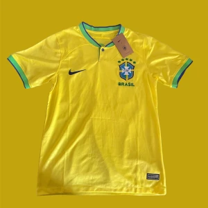 Brasilien 2023 hemmaställ  - Helt ny med tag! Inget namn på ryggen  Skriv om du har en fråga!