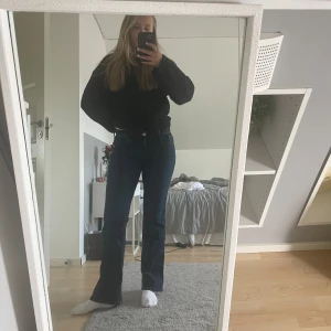 Lågmidjade jeans - Lågmidjade jeans från h&m som jag inte använder då de är lite för korta för mig som är 170cm. De är i storlek 36 men passar även 34💕.