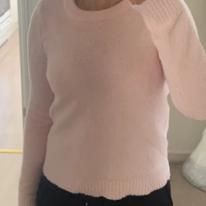 Stickad tröja  - Använd 2-3 gånger💗