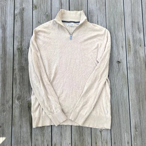 Halfzip  - Halfzip från Jack and Jones👍 Inköpt för 599kr Bra skick👍