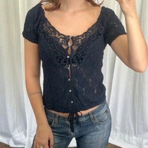 Marinblå topp - Marinblå spetstopp från Abercrombie & Fitch 💘