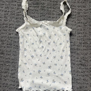 Linne - Jättegulligt linne ifrån hm, oanvänt prislapp sitter kvar🤍🤍