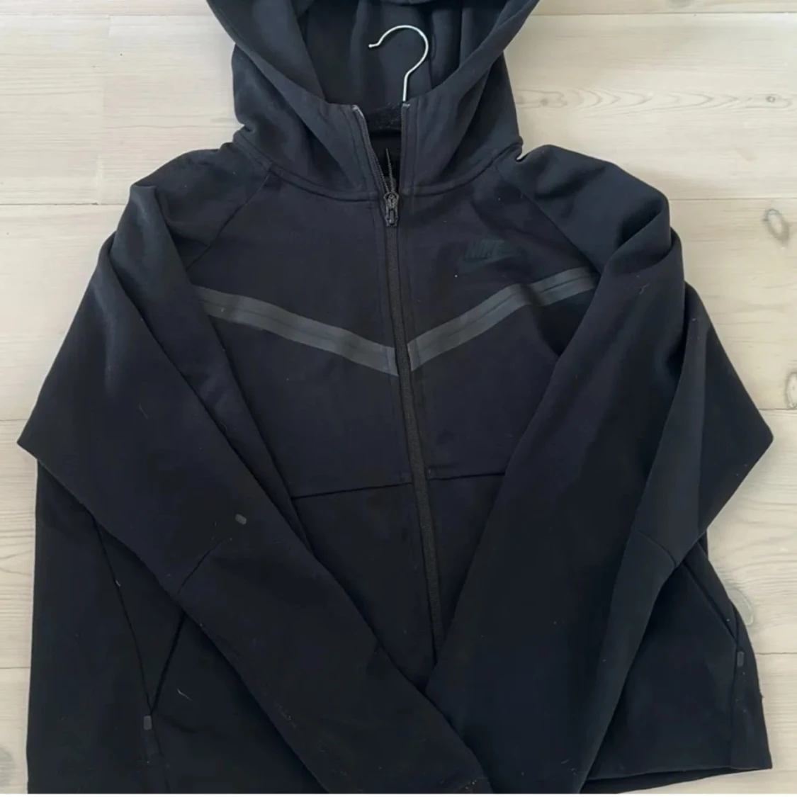 Svart Nike tech, kommer ej till användning 