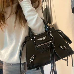 Handväska - Super fin Handväska köpt på marknad i Spanien, kom privat för mer info💕😻