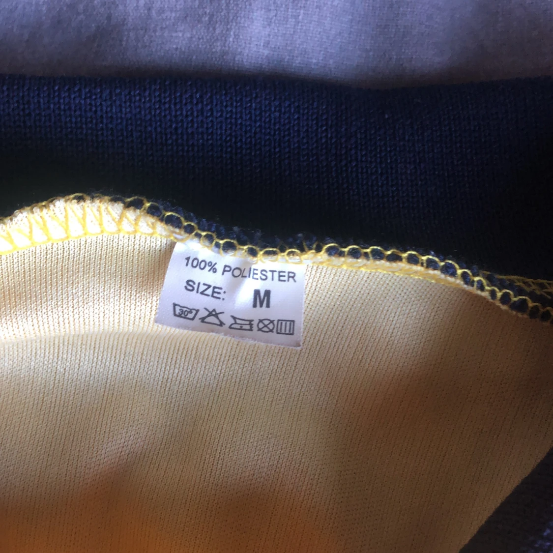 Gul fotbollströja med tryck - 91