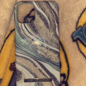 Mobil skal  - Mobil skal från ideal of sweden, till iPhone x/10 (tror jag)