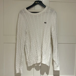 Lexington stickad tröja  - Säljer denna lexington tröja som aldrig riktigt kom till användning, fint skick. Pris kan diskuteras.