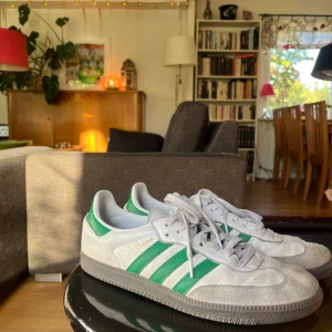 Adidas Samba - Bra skick! Säljer för att dom är för stora💞💞💞