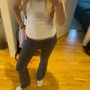 Mörkgråa yogapants💘 - Säljer mina nästan oanvända yoga pants i bra skick💕