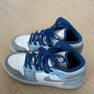 Jordans 1 mid - Väldigt bra skick inköpta för 3000 