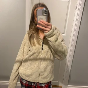 Teddykofta - SKIT SKÖN teddykofta!! Jätte mysig att ha nu när det börjar bli kallt