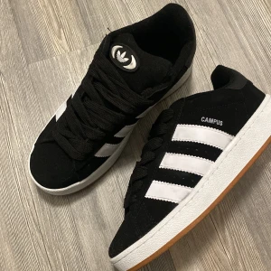 Campus skor - Helt ny, har använt dom 1-2 gånger då det är inte min stil. Köpte dom för någon vecka sen.