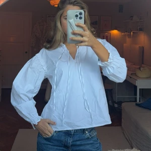 Blus - Säljer denna super fina söta blus🎀🎀🌸🌸