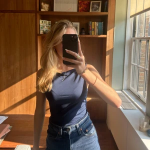 Mörkblå topp - Jätte snygg mörkblå topp 