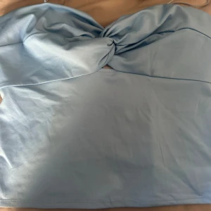 Topp - Super fin sommar/utgångstopp☀️, aldrig använd prislapp kvar. Säljs pga fel storlek💖  Inget fast pris💖