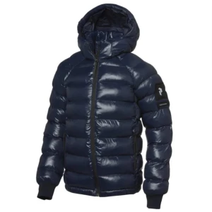 Peak Performance jacka  - Säljer nu min älskade Peak Performance jacka då den inte kommer till användning längre❤️‍🩹 Den är i nyskick och finns inga tecken på användning. Nypris 3200kr (priset går att diskutera)   Hör av er vid frågor!🫶🏻