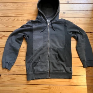 Diesel Hoodie - Asfet diesel hoodie. Bra skick. Storlek small o passar som den ska! För mer funderingar skriv gärna!
