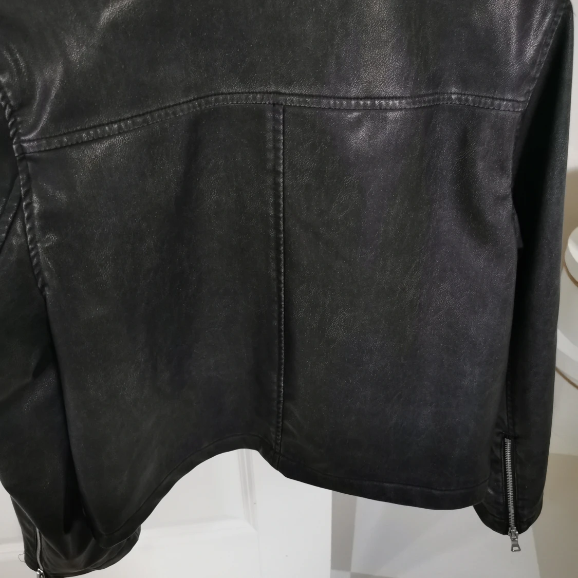 Jacka, (fejkat skinn.)  - 92