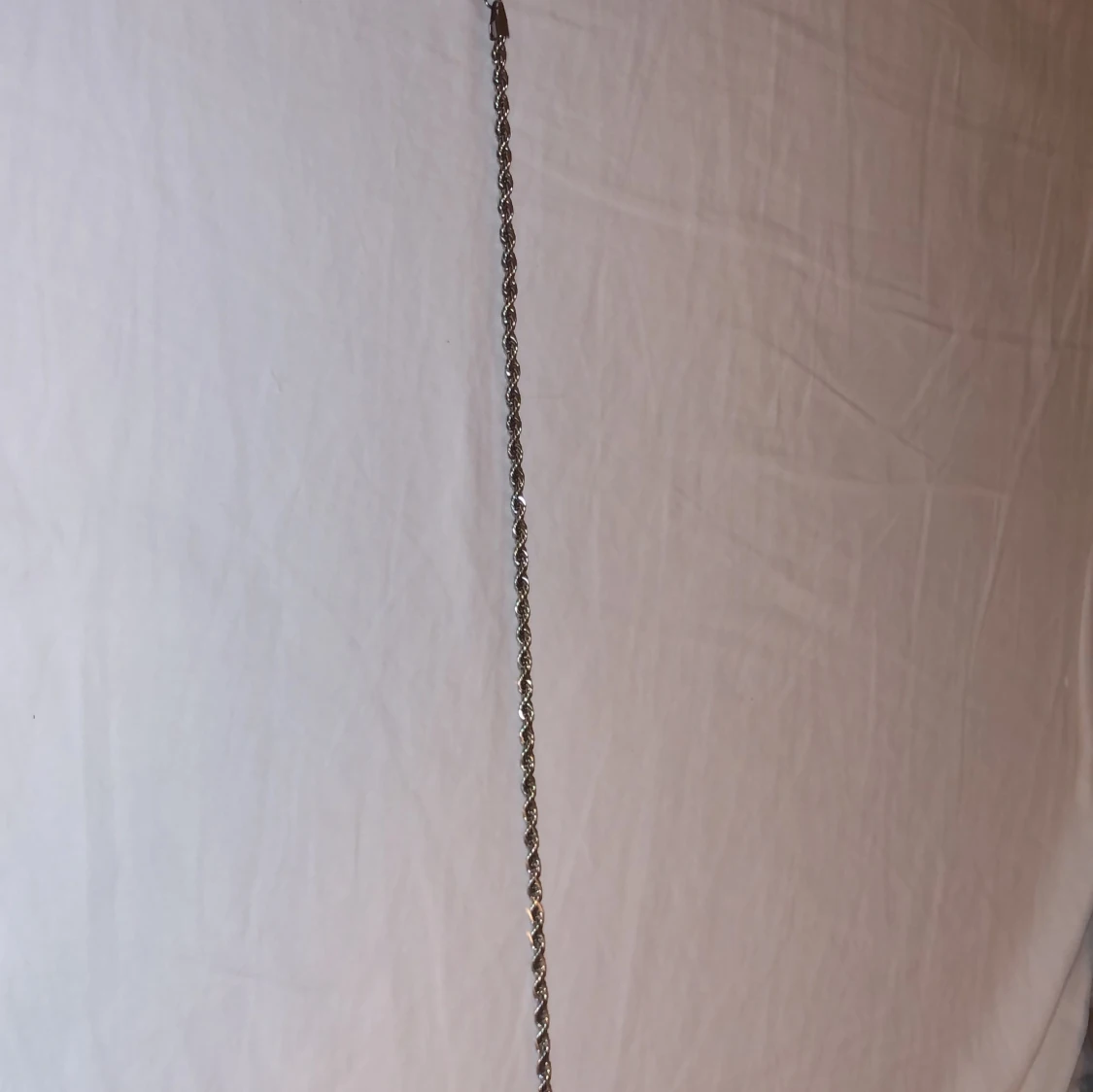 Silverfärgat kordell halsband